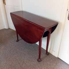 Georgian Mahogany Oval Drop Leaf Table on Pad Feet