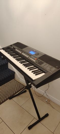 Yamaha E433 Keyboard with Stand
