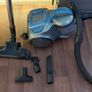 700w bagless vacuum Image 4