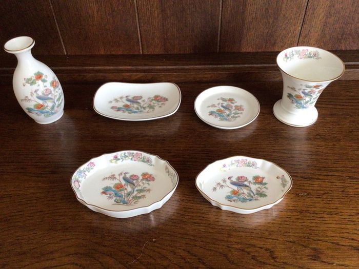 Wedgwood Kutani pattern 6 China trinket pieces