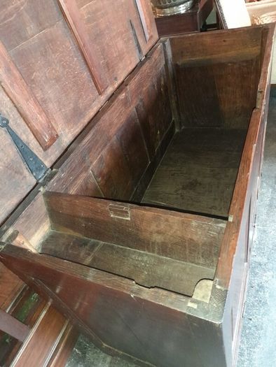 Antique Coffer / Mule Cest