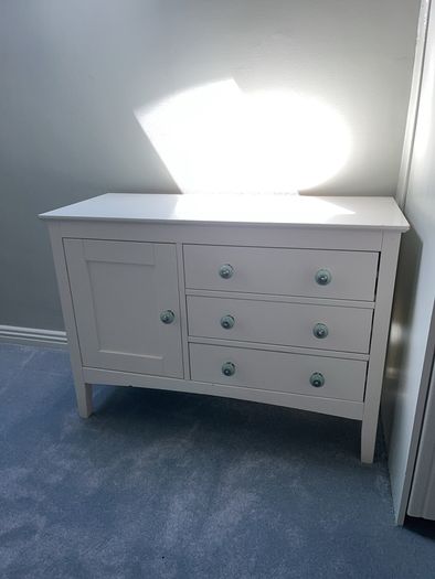 White drawers chest bedroom unit