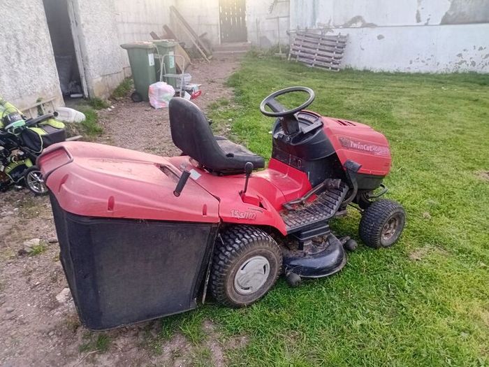 Castle garden  lawnmower
