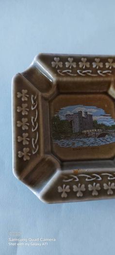 irish made porcelain wade ashtray,,prefect condition see the pictures for condition,buyer collects or pays postage thank you ,bunratty Castle picture insert ,