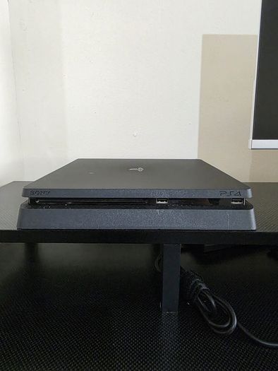 PS4 Slim 1TB + Controller + GTA V + All Cables