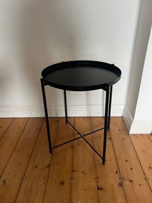 side table in black
