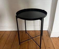 side table in black