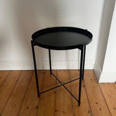 side table in black