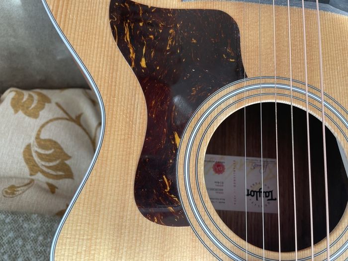 Taylor 214CE