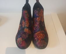 Ladies boots