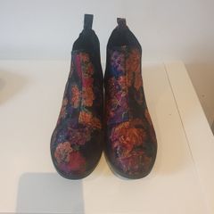 Ladies boots