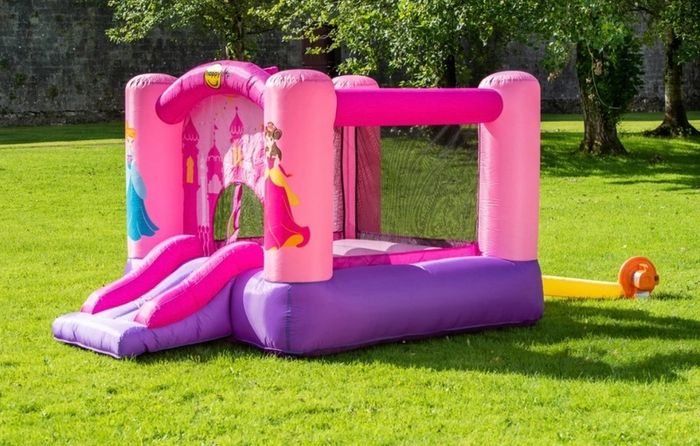 kids bouncy castle
