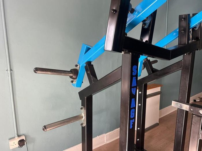 Lat Pull-Down Machine (for plates)   -- D: 180cm x W: 95 cm--