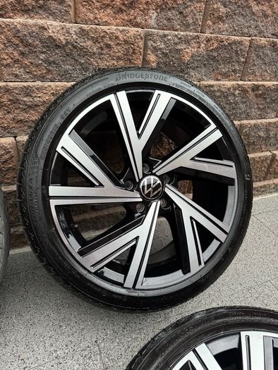 Genuine 18in VW Golf Mk8 R Line alloys - 5x112