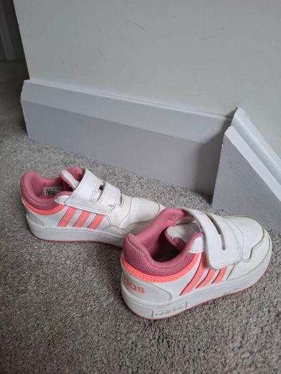 Girls Adidas shoes size 9,5