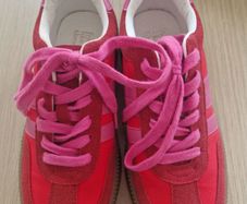 Red / pink trainers - size 6