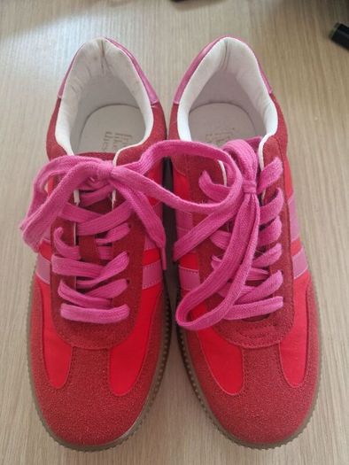 Red / pink trainers - size 6