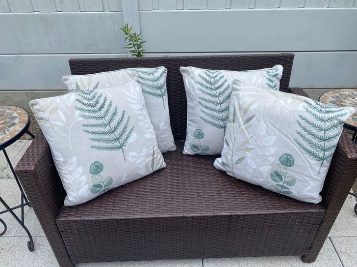 Cushions 4 the lot