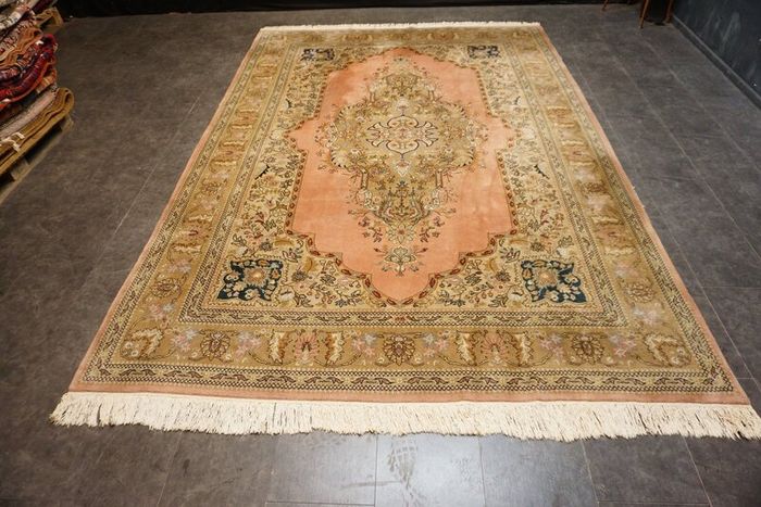P.ersian Tabriz Signed Rug (TABSIg)