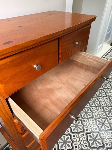 Chest of drawers