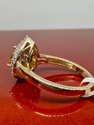 Gold Luxuriant 9K Yellow Gold AAA Loop Clean Chantaburi Yellow Sapphire & Lab Grown Diamond