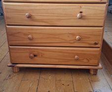 chest of drawers