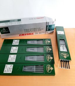 Black graphite refill leads
