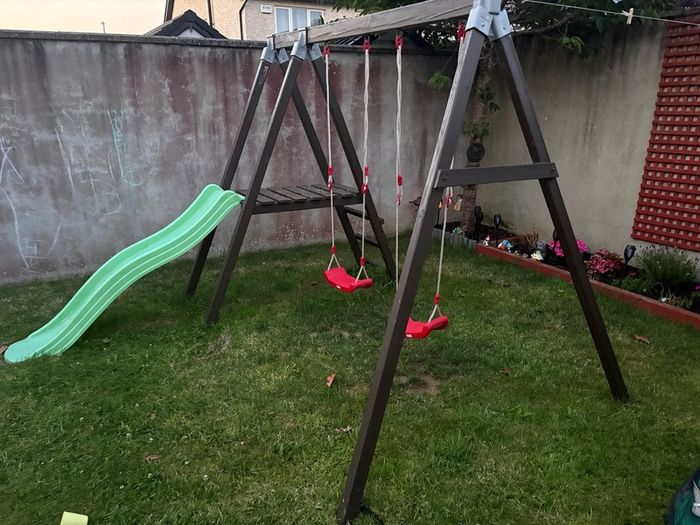 Double swing set with slide.