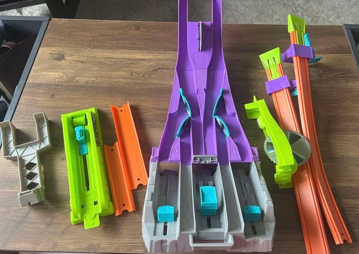 Hot Wheels Split Speeders Blade Raid
