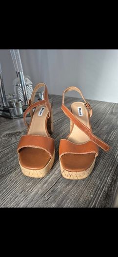 Dune sandals