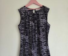 Calvin Klein Womans Sleeveless Printed Pleat-Neck Top