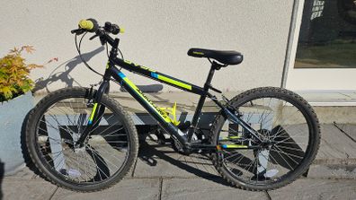 Freespirit Scar Junior Bike 24" Shimano 18 speed Revo shifter
