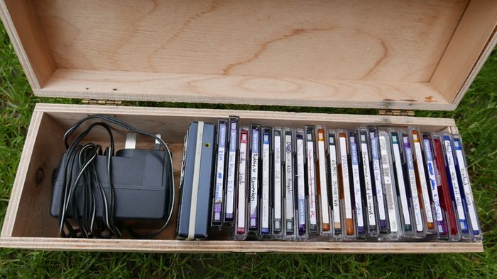 Sony MZ-R700 Portable Minidisc Walkman Player In Good Working Condition (charger and a large Minidiscs set)