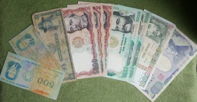Variety of 10 Different Foreign Banknotes most of Peru
