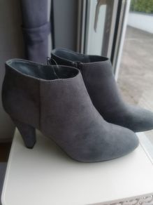 Light grey ankle boots. Brand new with tag. Colour is lighter than the pictures.