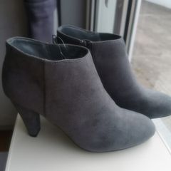 Light grey ankle boots. Brand new with tag. Colour is lighter than the pictures.