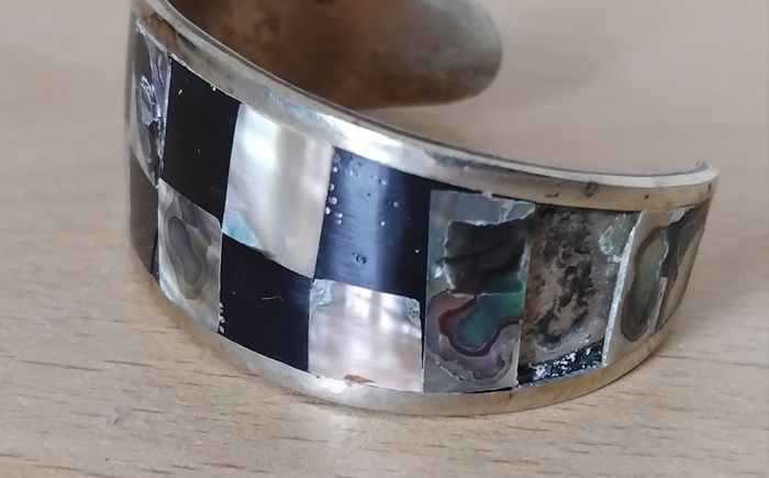 Mixed lot 3 bracelets 1x 925 silver glass bead, 1x Mexican Alpaca bangle (damaged) & 1x Britanny tourist crest bracelet FREEPOST