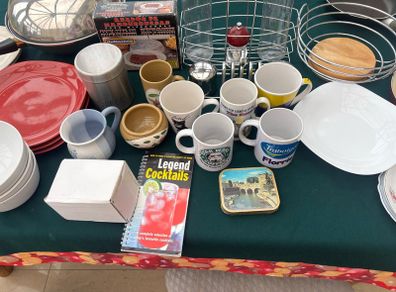 Free Box of Kitchen Stuff.