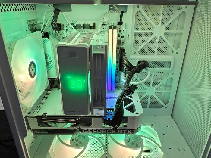 White Gamer Ryzen 5 RTX 4060 Gaming PC