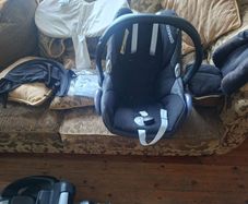 MaxiCosi Baby car seat and isofix