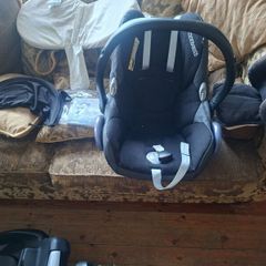 MaxiCosi Baby car seat and isofix