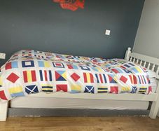 single bed and pull out bed