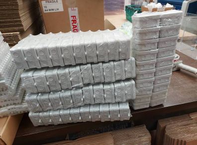 Pallet of Robus LED lights and parts