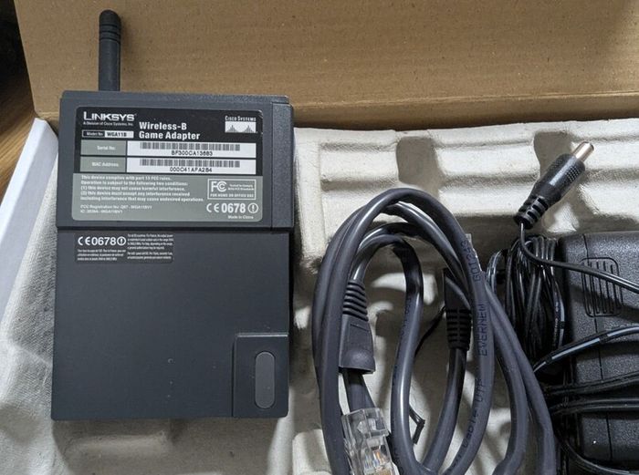 Linksys Wireless-B Game Adapter (WGA11B-FR)  Console WiFi Adapter for PS2 or Xbox
