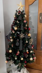 Pack of Christmas tree decorations + lights