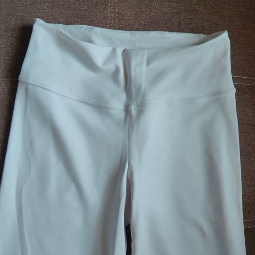 White, Viral Flare Leggings & Hidden Phone Pocket  , size 10