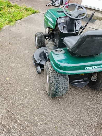 Craftsman lt1000 ride on  lawnmower