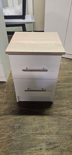 Brand new 2 drawer bedside lockers.