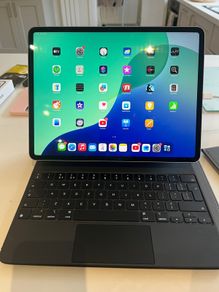 iPad Air M3 13 inch & keyboard