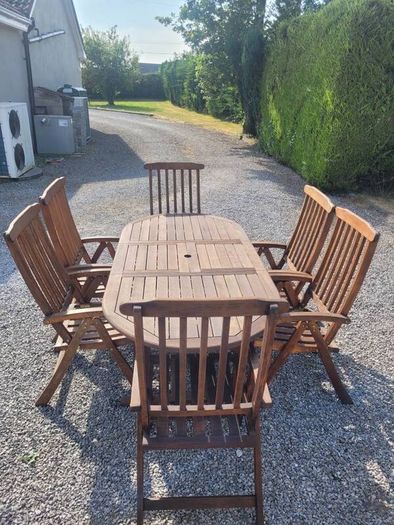Teak Garden extending table and 6 reclining armchairs